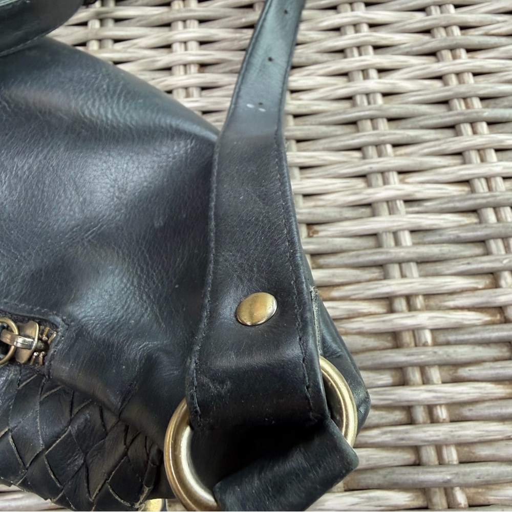 MANDRN Woven Atlas Crossbody! 💃 🔥 - Picture 9 of 14